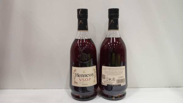 Hennessy VSOP 70cl 40% + GBX 1512bott Price 38,72eur floor Loendersloot